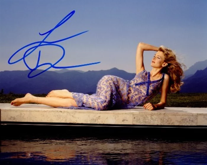 Laura Dern autograph