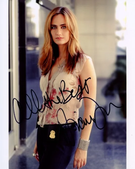 Diane Farr autograph