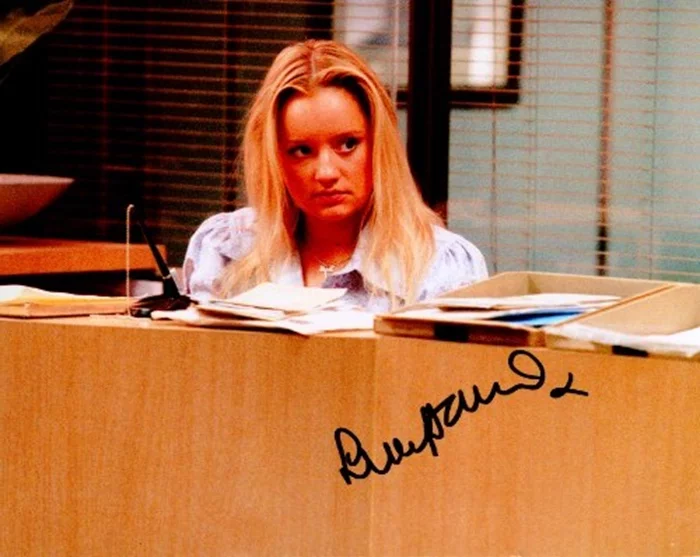 Lucy Davis autograph