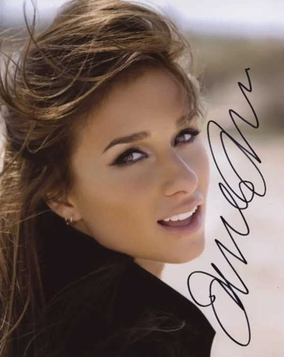 Jessie James autograph