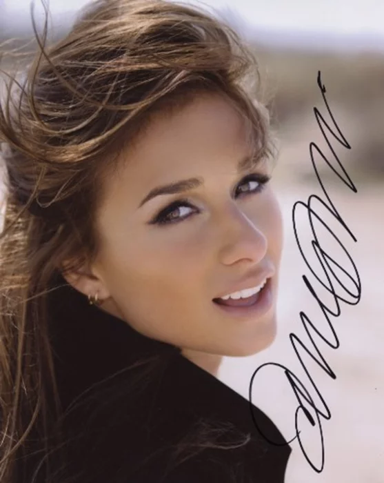 Jessie James autograph