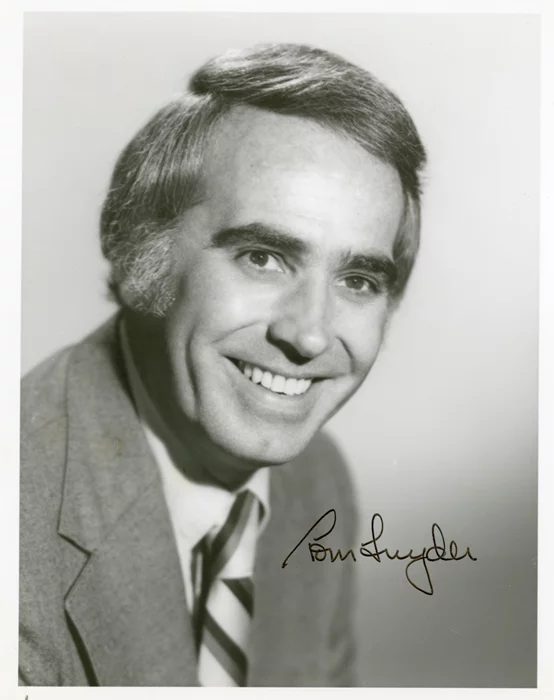 Tom Snyder autograph