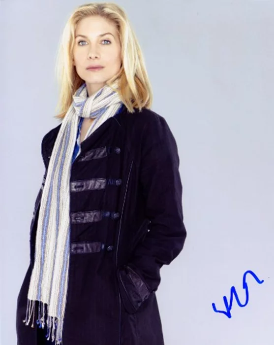 Elizabeth Mitchell autograph