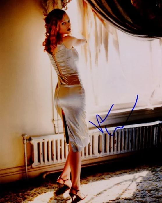 Heather Graham autograph