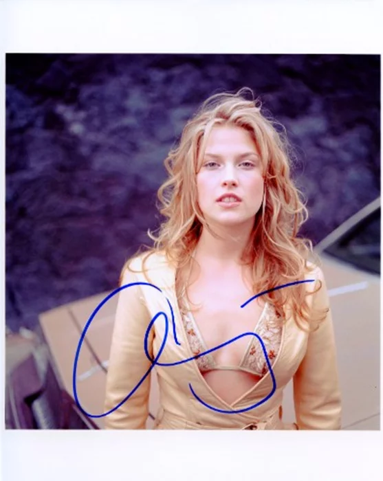 Ali Larter autograph