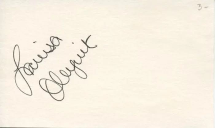 Larisa Oleynik autograph