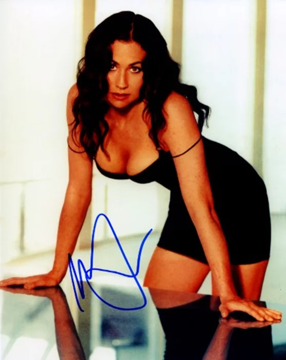 Minnie Driver autograph
