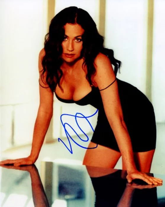 Minnie Driver autograph
