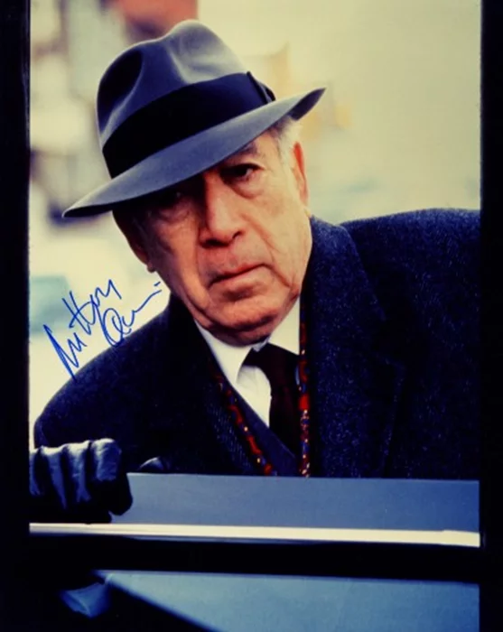 Anthony Quinn autograph