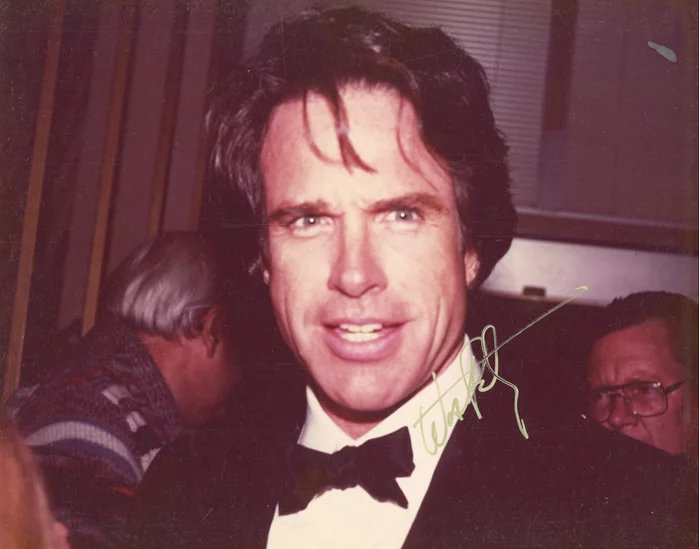 Warren Beatty autograph