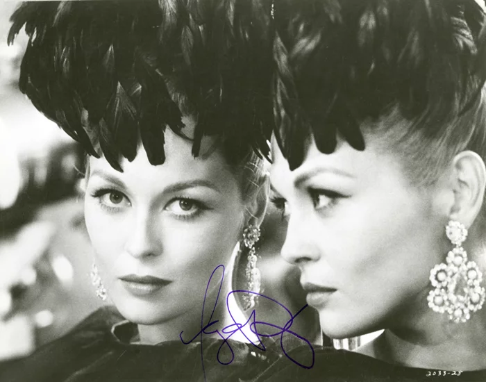 Faye Dunaway autograph