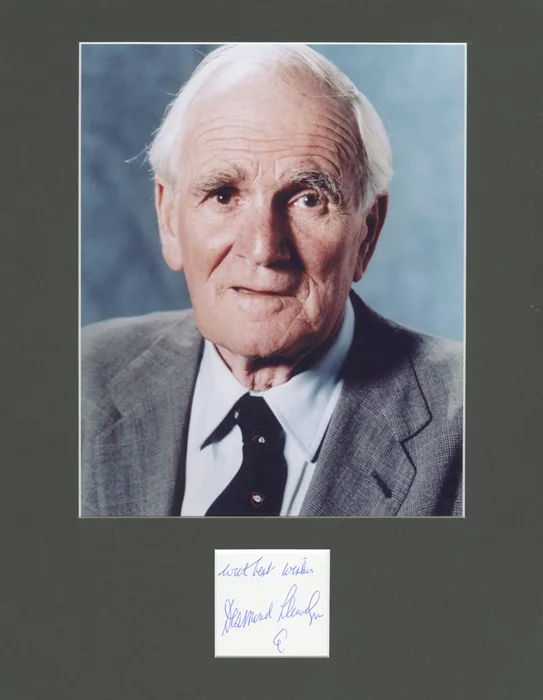 Desmond Llewelyn autograph