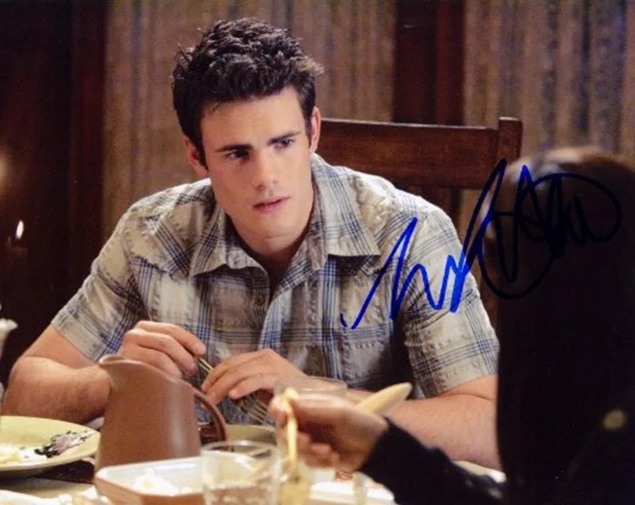 Micah Alberti  autograph