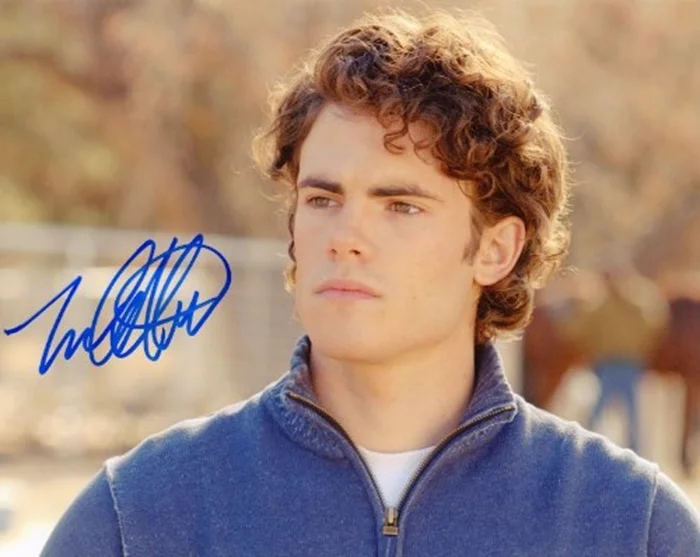 Micah Alberti  autograph