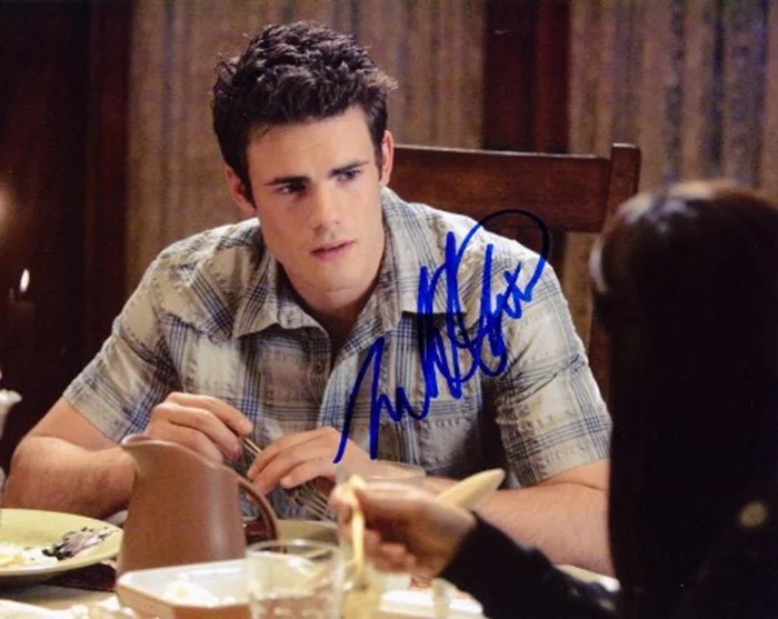 Micah Alberti  autograph