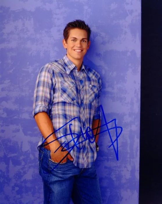 Steve Howey autograph