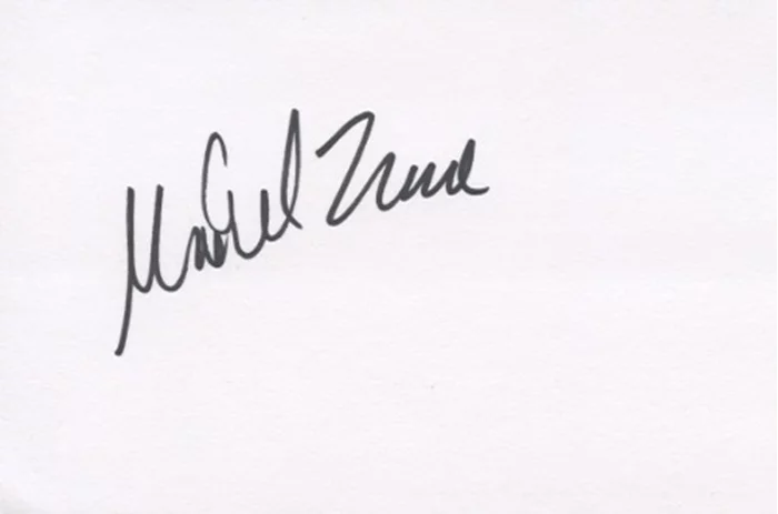 Madeline Zima autograph