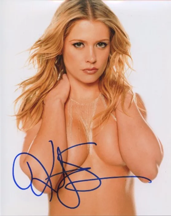 Kristy Swanson autograph