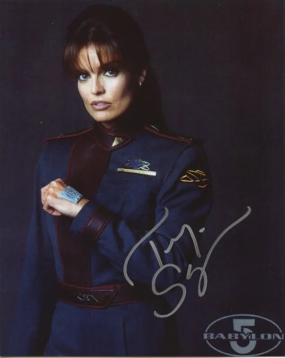 Tracy Scoggins autograph