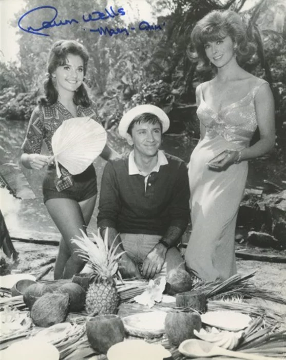Dawn Wells autograph