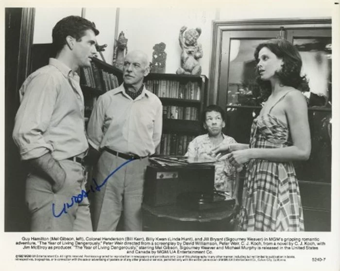 Linda Hunt autograph