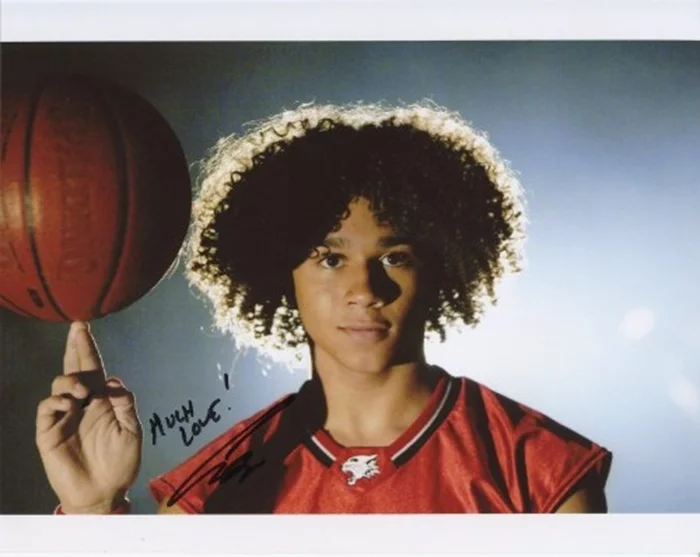 Corbin Bleu autograph