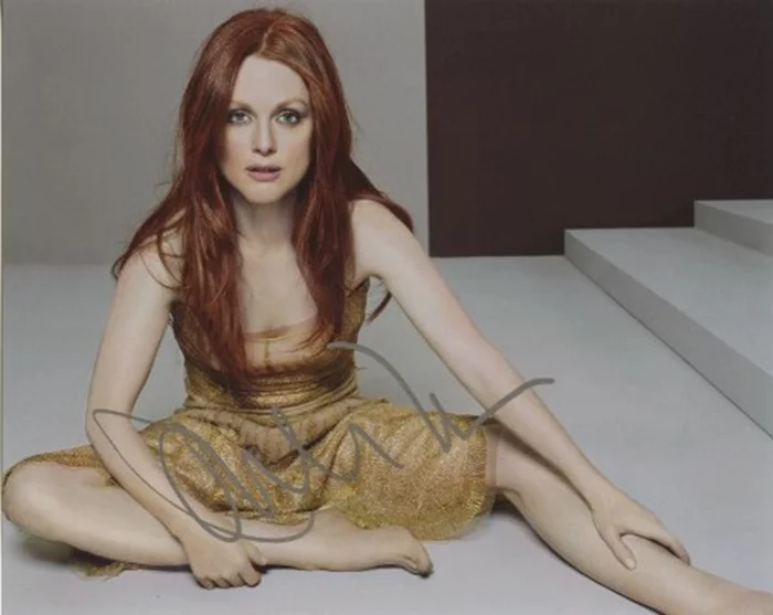 Julianne Moore autograph