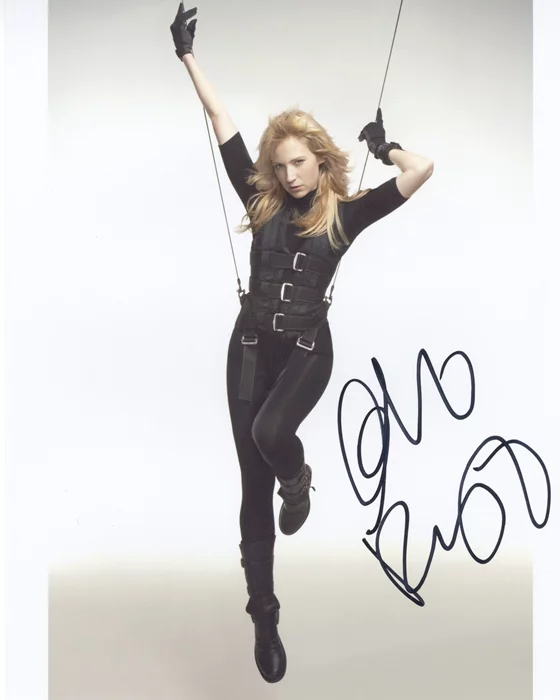 Beth Riesgraf autograph