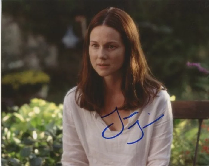 Laura Linney autograph