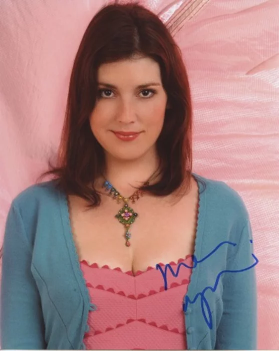Melanie Lynskey autograph
