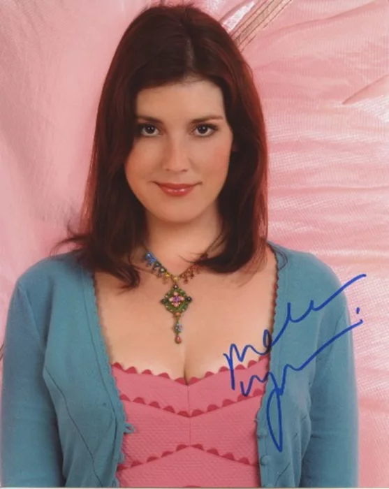 Melanie Lynskey autograph