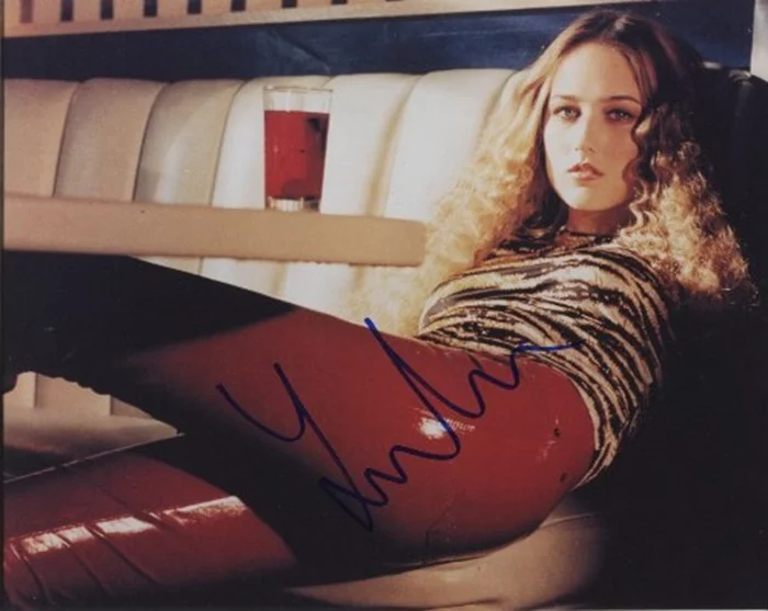 Leelee Sobieski autograph