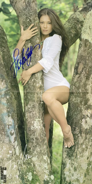 Lisa Marie Scott autograph