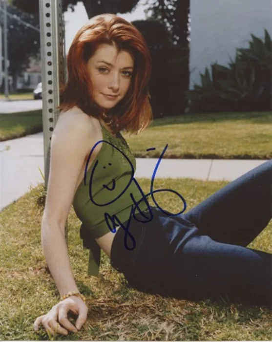 Alyson Hannigan autograph