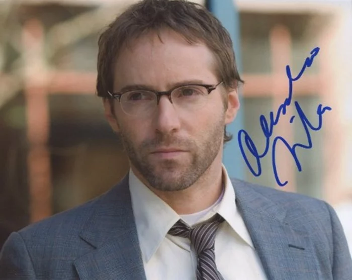 Alessandro Nivola autograph