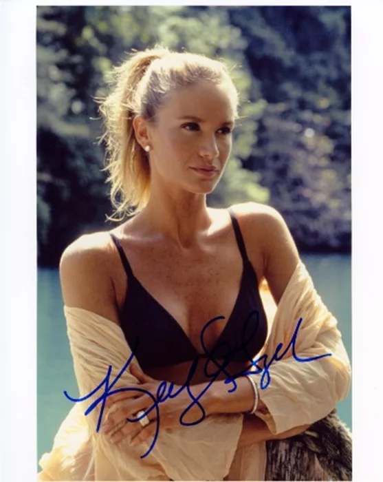 Kelly Lynch autograph