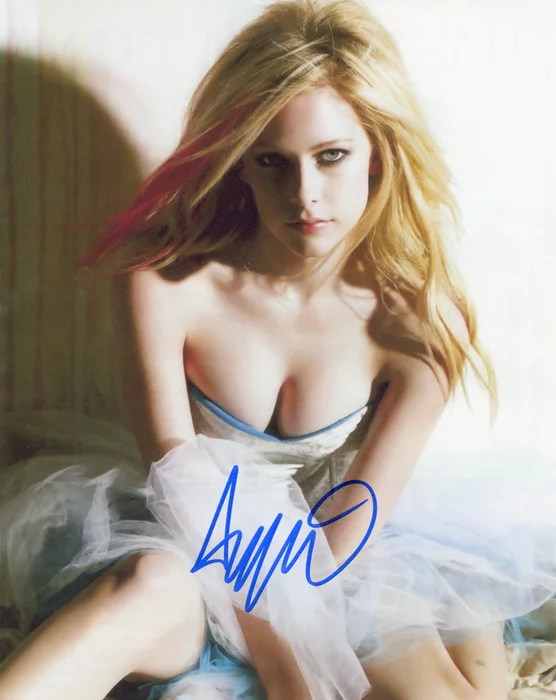 Avril Lavigne autograph