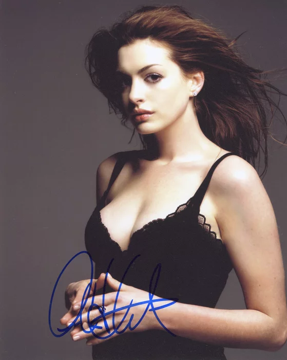 Anne Hathaway autograph