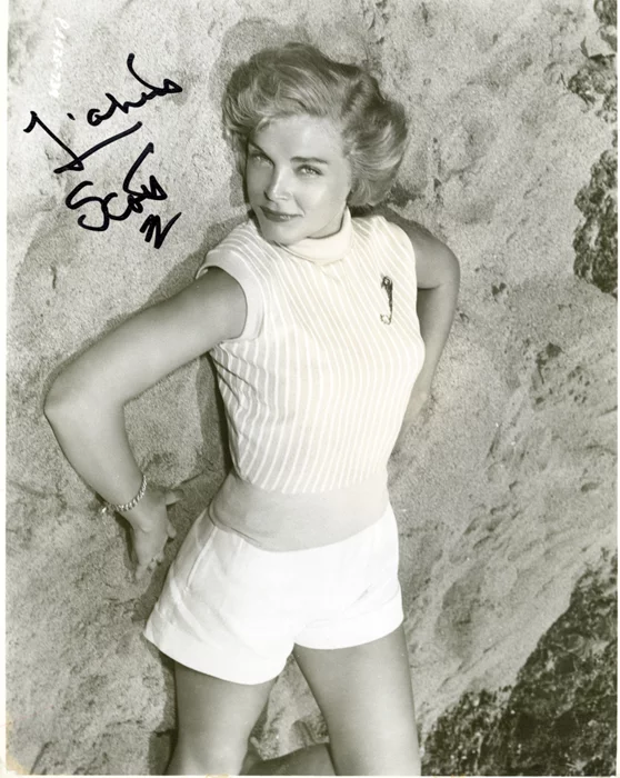 Lizabeth Scott autograph