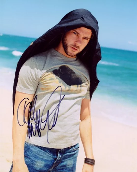 Dominic Monaghan autograph