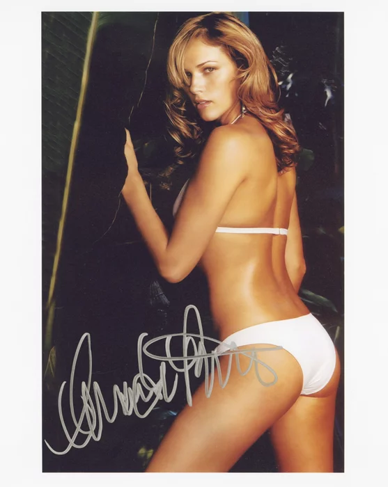 Amanda Righetti autograph