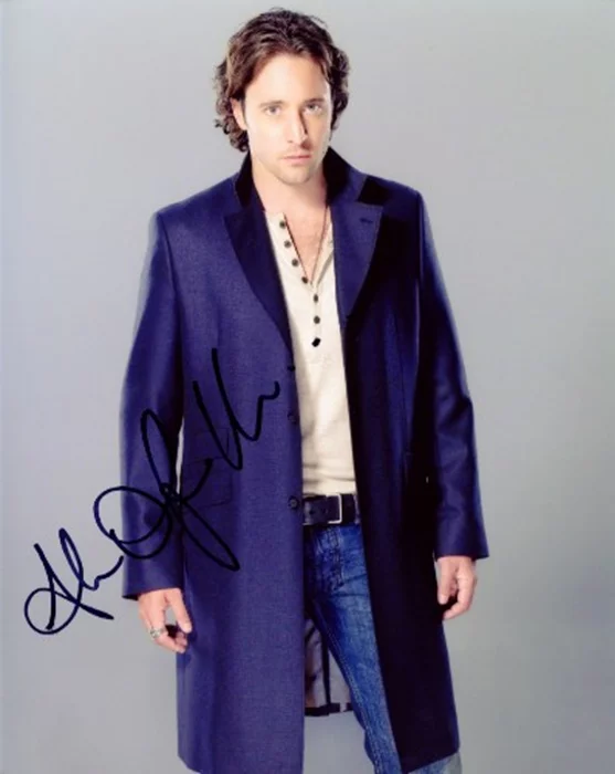 Alex O'Loughlin autograph