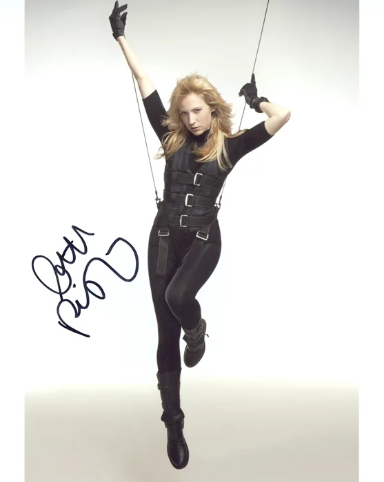 Beth Riesgraf autograph