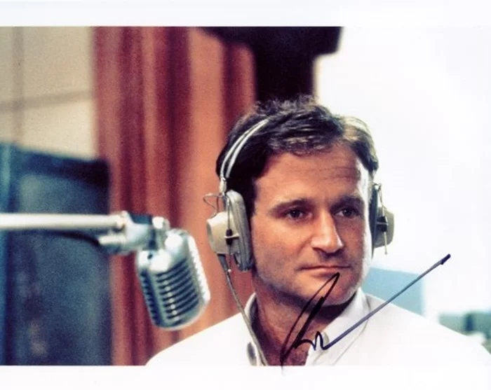 Robin Williams autograph