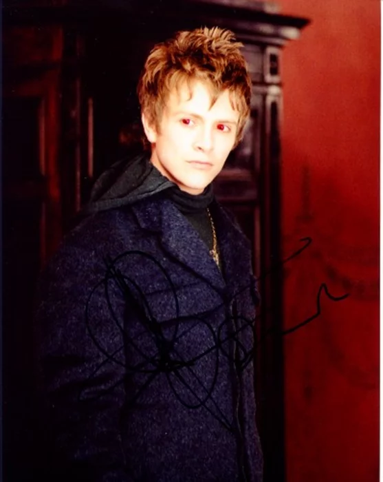 Charlie Bewley autograph