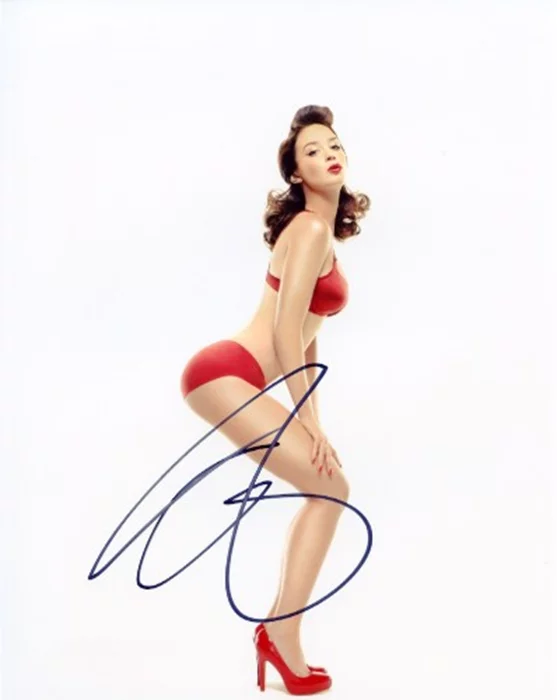 Emily Blunt autograph