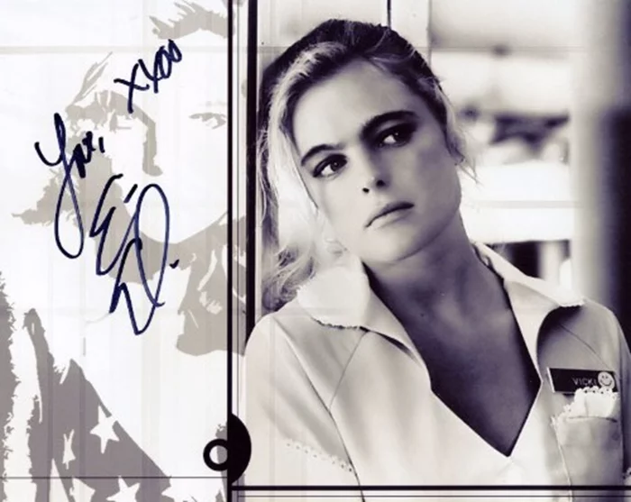 Erika Eleniak autograph