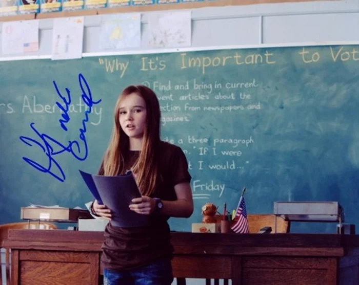 Madeline Carroll autograph