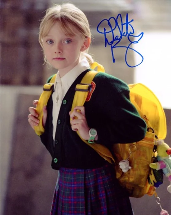 Dakota Fanning autograph