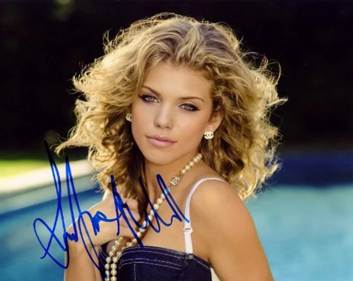 AnnaLynne McCord autograph